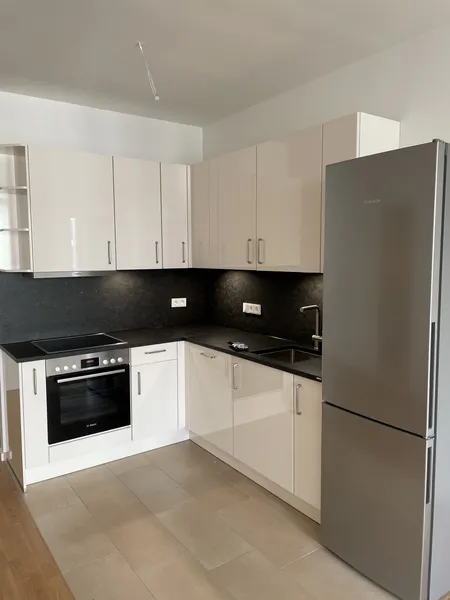 Modern brand new flat with premium kitchen and bathroom features & a large balcony, ready to move in — photo 1